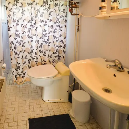Three-bedroom Holiday In Rødby